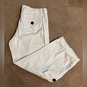 ⭐️ White House Black Market women’s Capri size 6